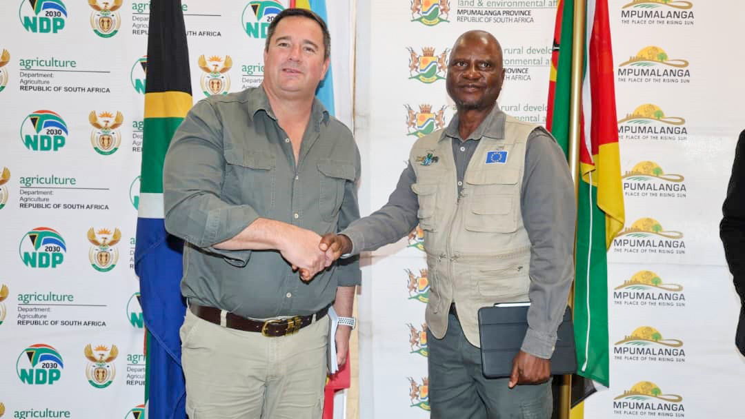 Minister for Agriculture Mandla Tshawuka shakes hands with his South African counterpart John Steenhuisen at Nkambule Community Hall in Hazyview.